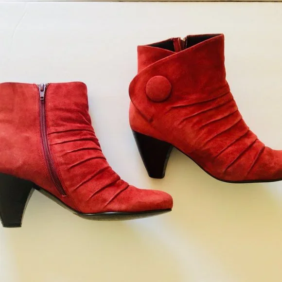 Vera Cuoio Women's Red Suede Ankle Bootie Size 7M - Picture 3 of 6